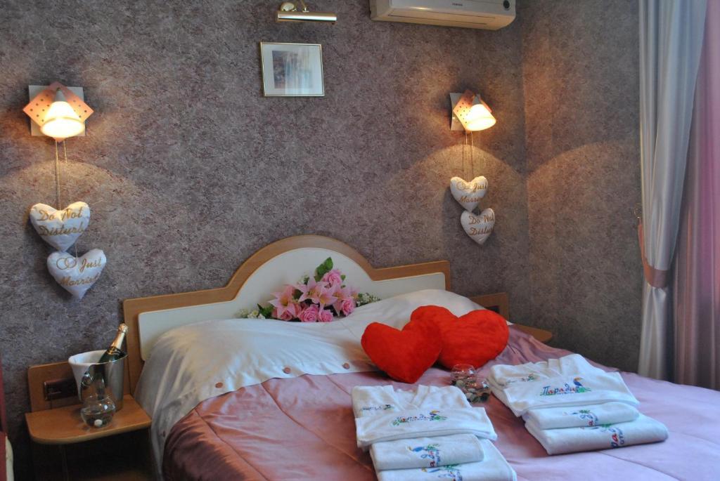 Paradise Hotel Gomel Esterno foto
